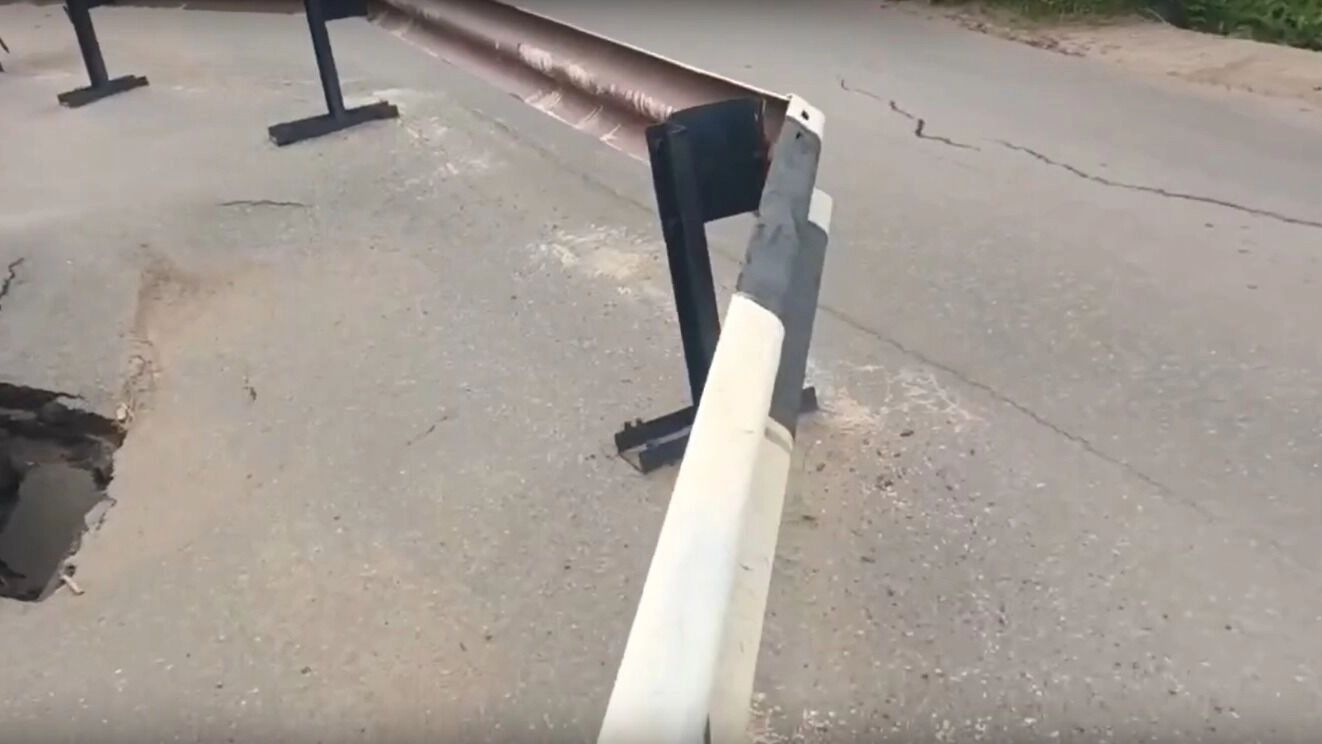 Мост в село Грудцино рушится