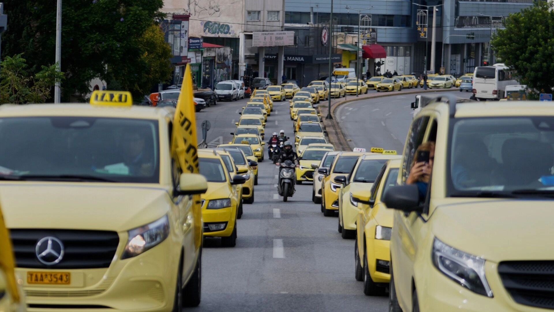 «Яша» не нагнулся, а пассажиры не заметили: как прошла всеобщая забастовка таксистов