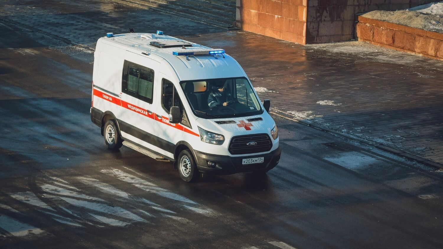 Дебошира увезли в больницу