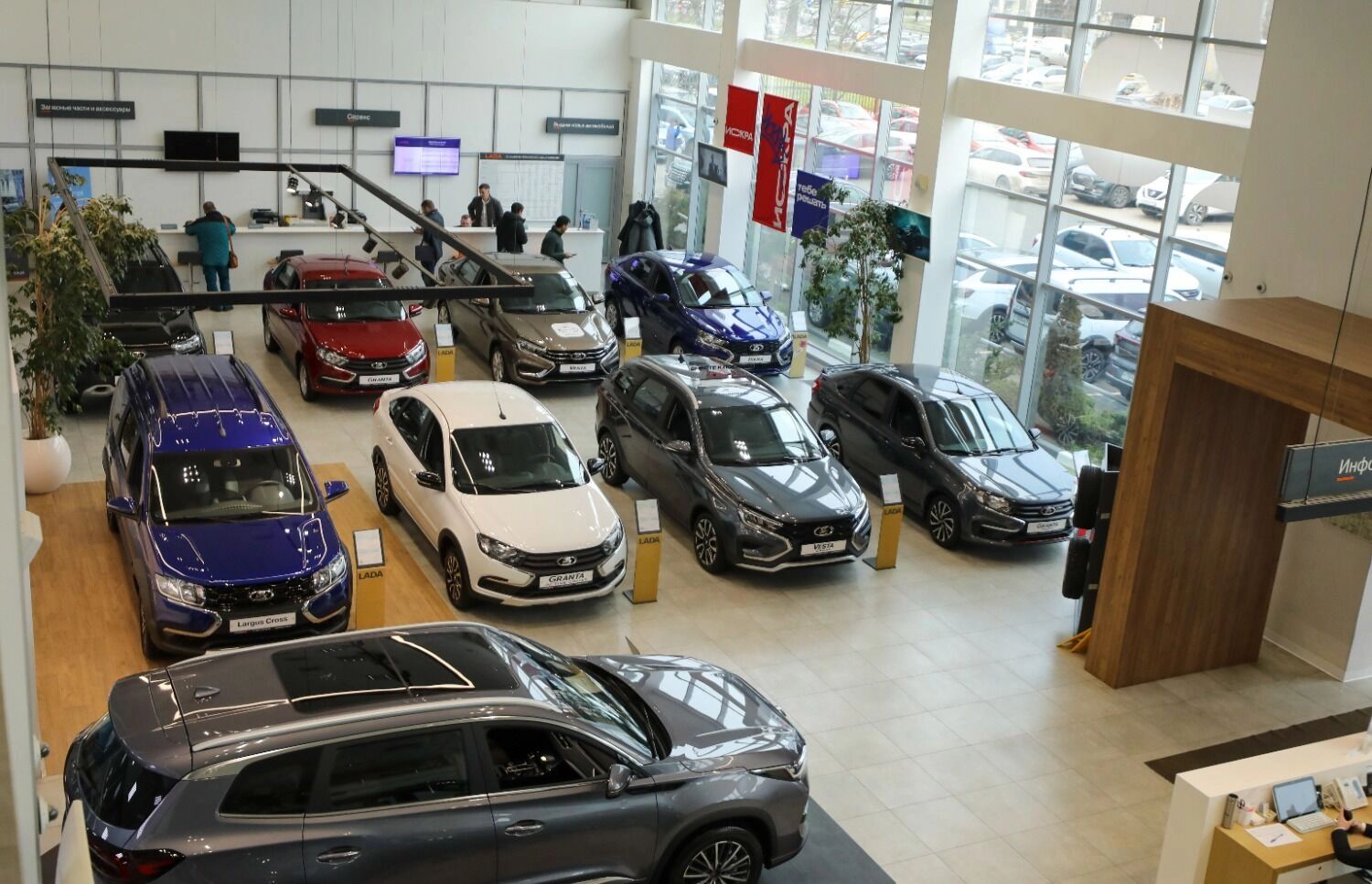 Глава АвтоВАЗа Соколов заявил о новом росте цен. Кому нужны «золотые» Лады и Нивы?