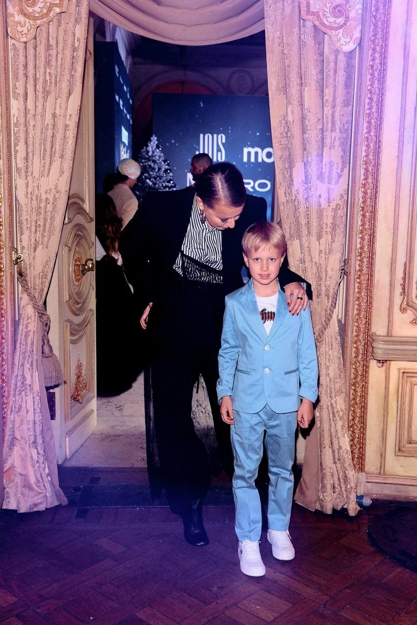 Собчак вместе с сыном покинула Россию