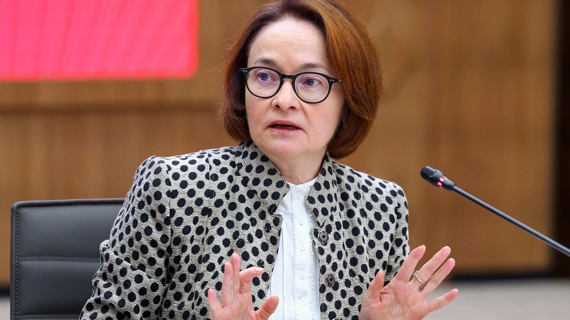 Цена низкой инфляции: россияне из своего кармана заплатят за успехи Центробанка