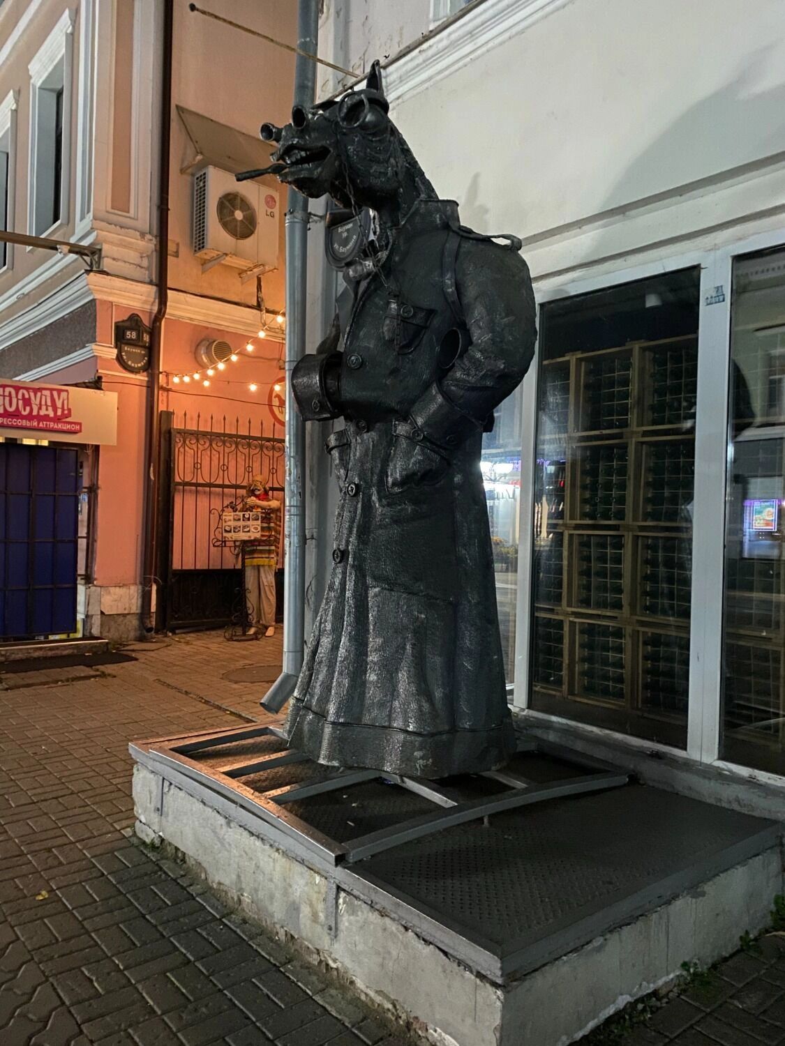 Улица Баумана - Арбат в Казани - это огромная кошачья галерея и вечные тусовки