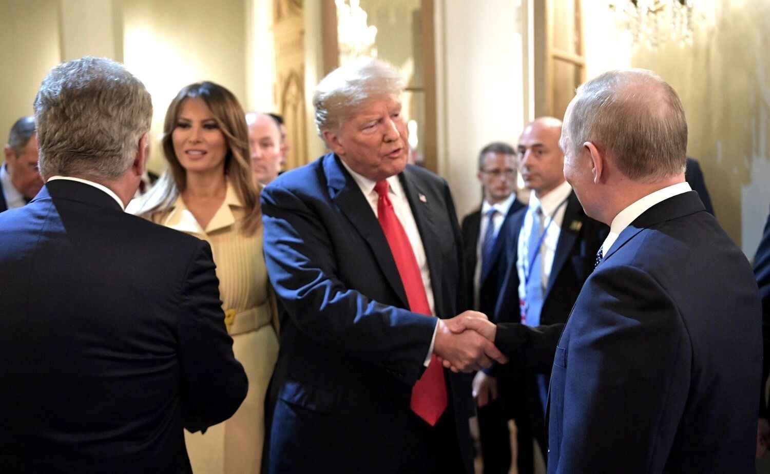 Место встречи Путина и Трампа стало полной неожиданностью для экспертов и комментаторов