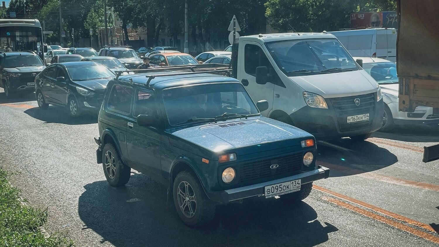 Часть проезжей части перекрыта из-за ремонта