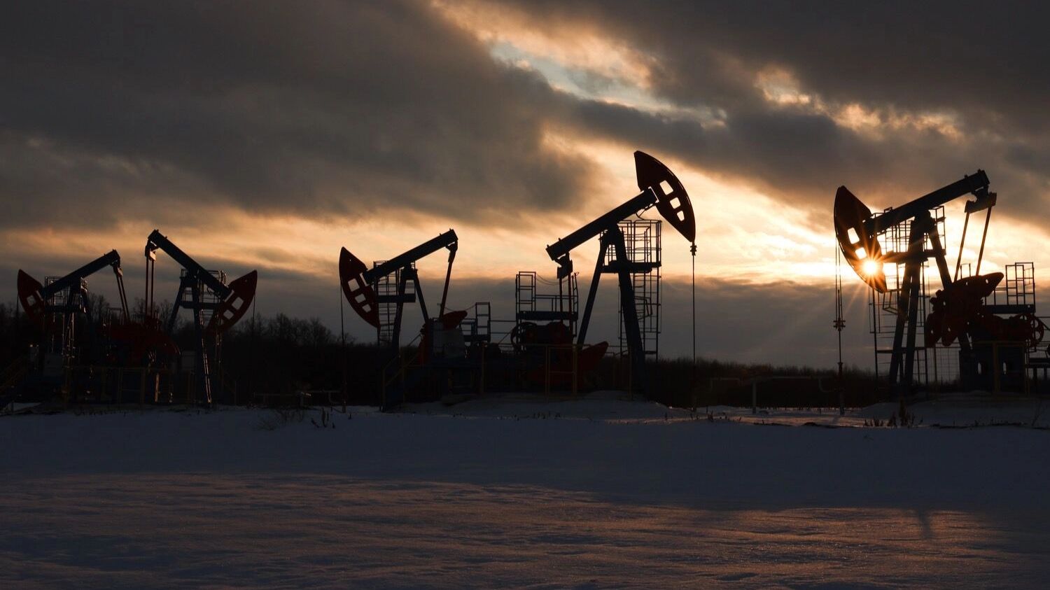 «Добровольцы» ОПЕК+, а это восемь стран, «приговорили» нефть к эпохе низких цен