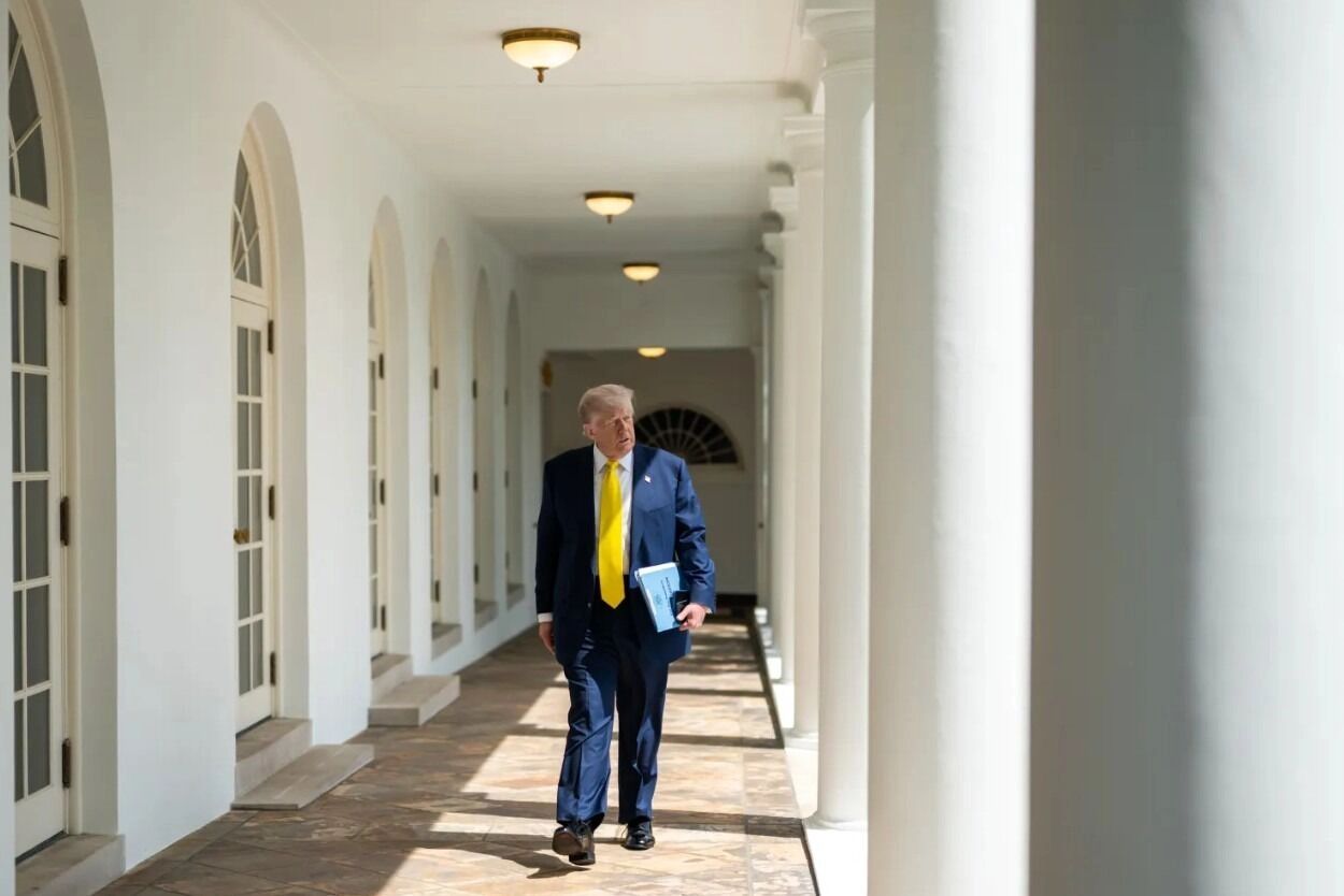 Примечательно, что Трамп решил прервать встречу с европейскими лидерами ради звонка российскому коллеге Владимиру Путину