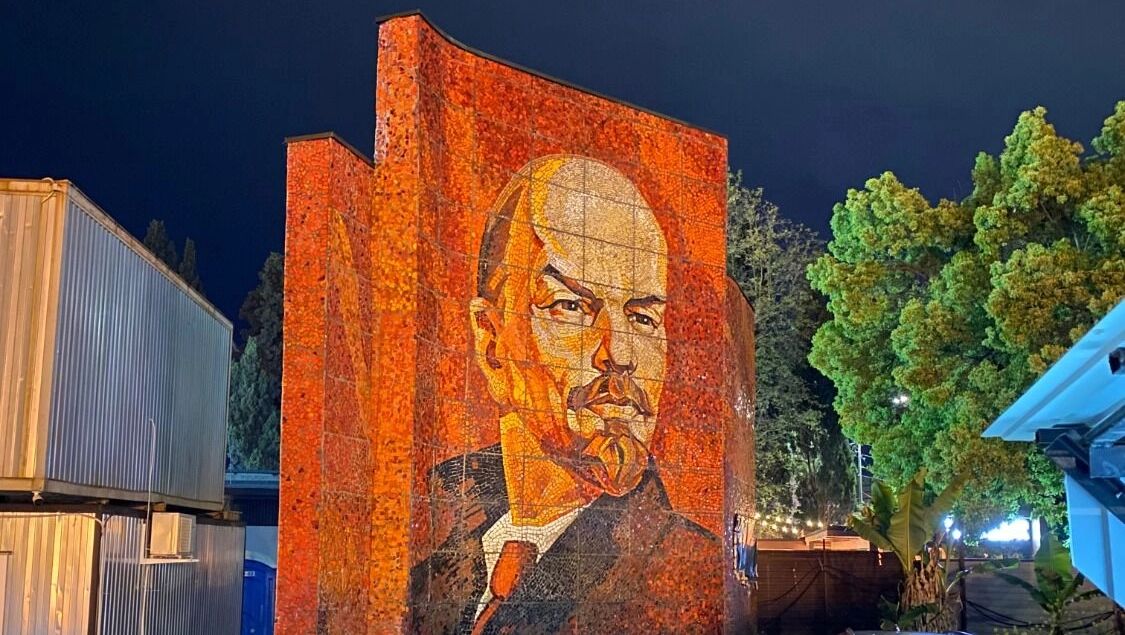 Мозаичное панно с Владимиром Лениным в Сочи