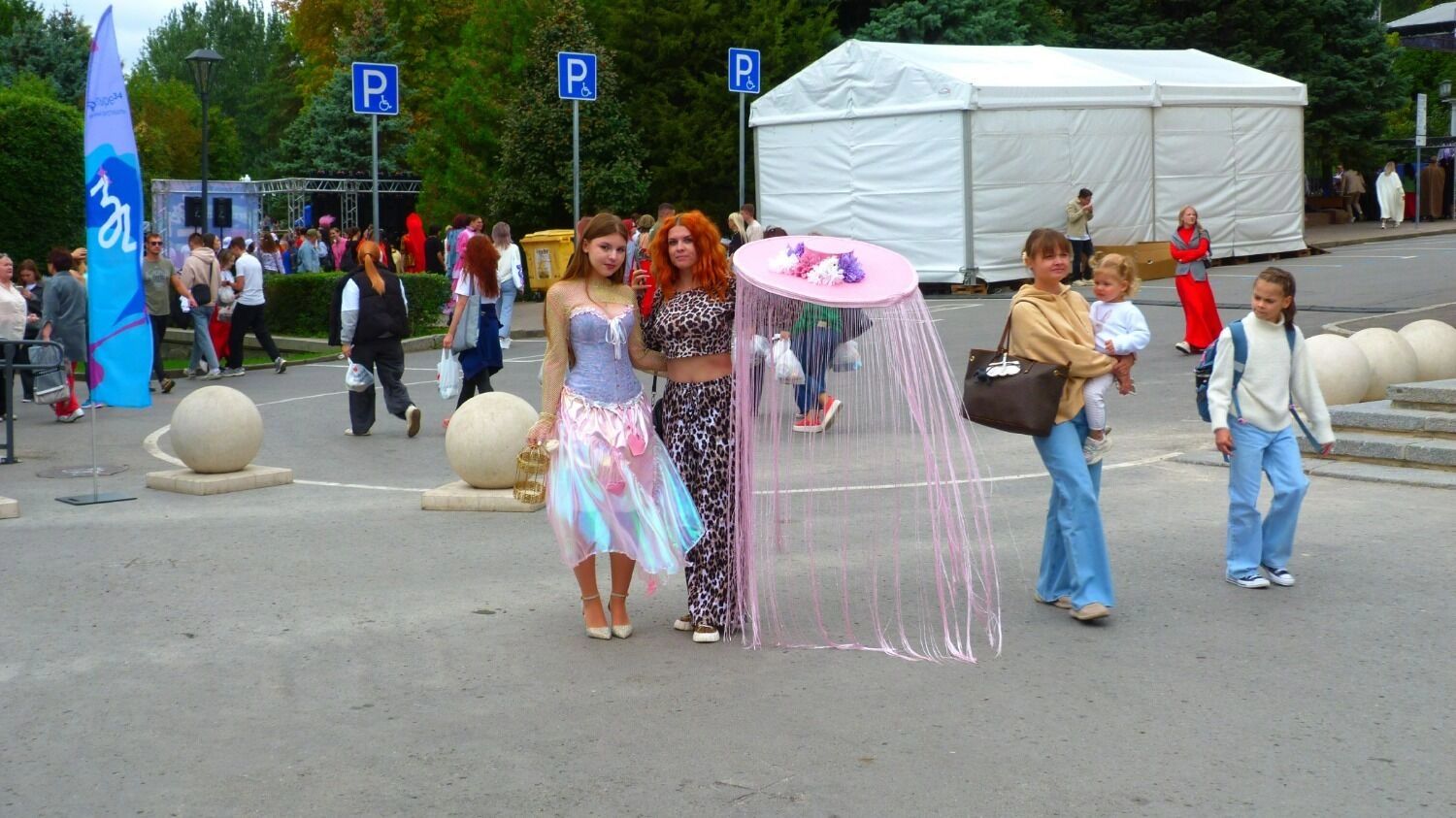 Показ мод на фестивале ТриЧетыре