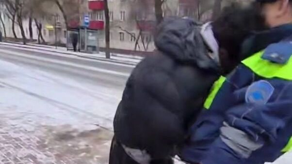 «Честь мундира» за копейки: сколько стоит ударить полицейского в России?