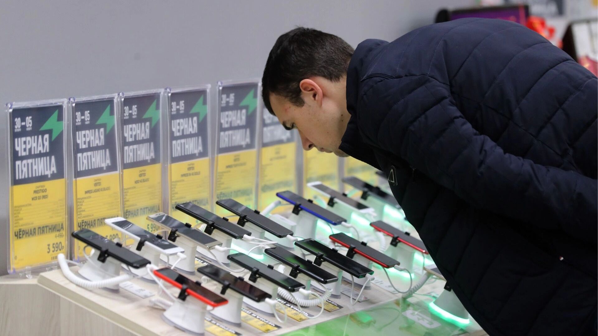 Как подорожает техника с 1 сентября: в России введут сбор на смартфоны и ноутбуки