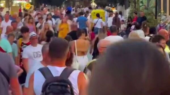 Блогер из Судака показал толпы отдыхающих
