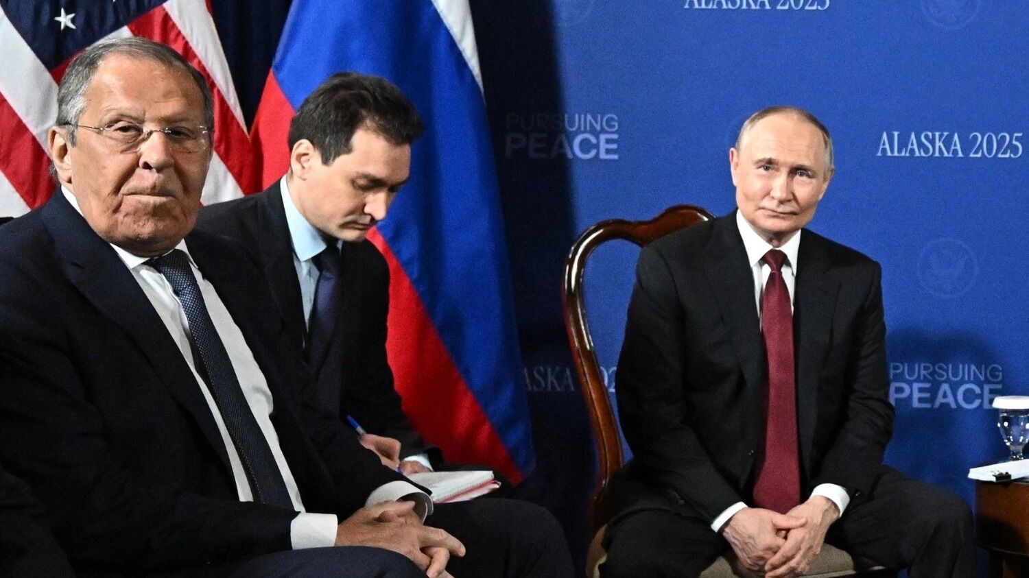 Путин и Лавров на переговорах на Аляске