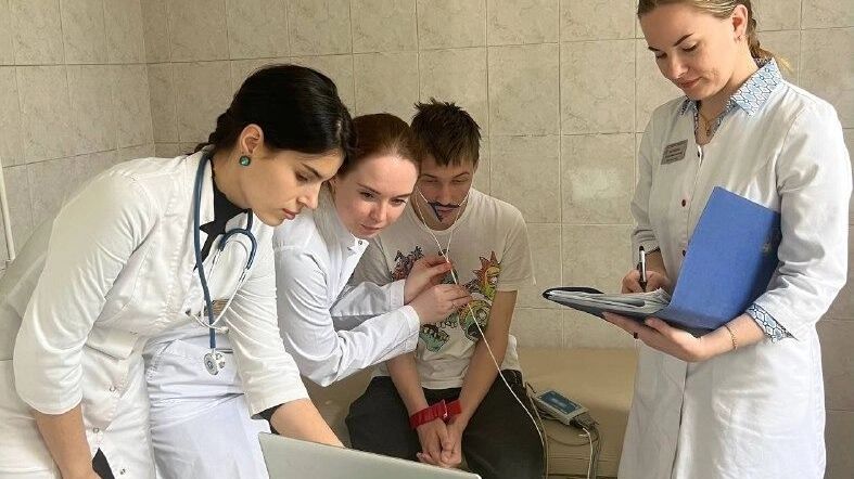 Врачи-рабы. К чему приведет закон об обязательной отработке медиков в ОМС после вуза