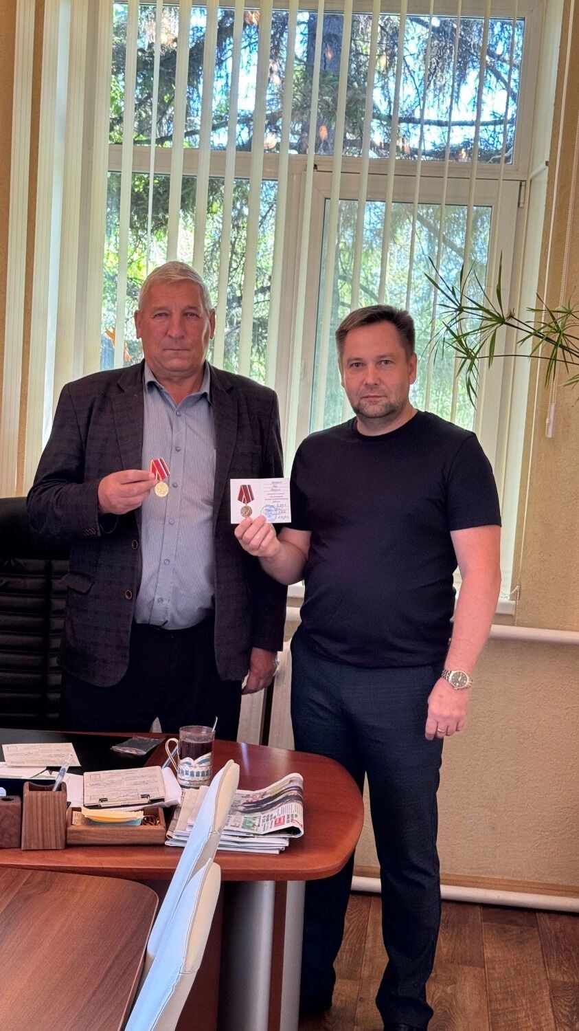 Фотография с награждения главы Иртышского сельского поселения Омского района