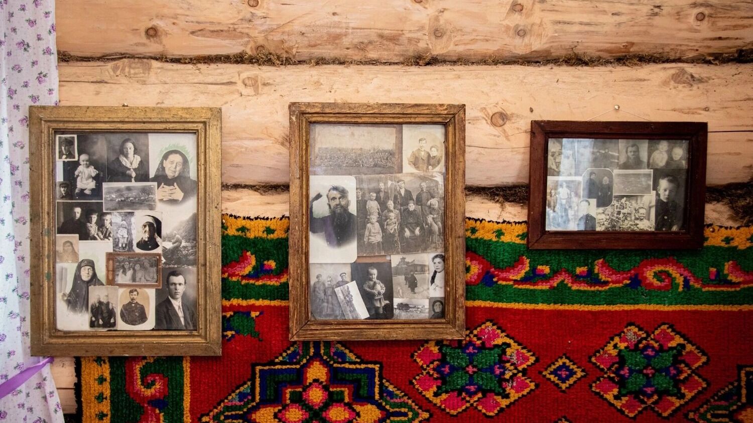 О первых золотоискателях напоминают фотографии