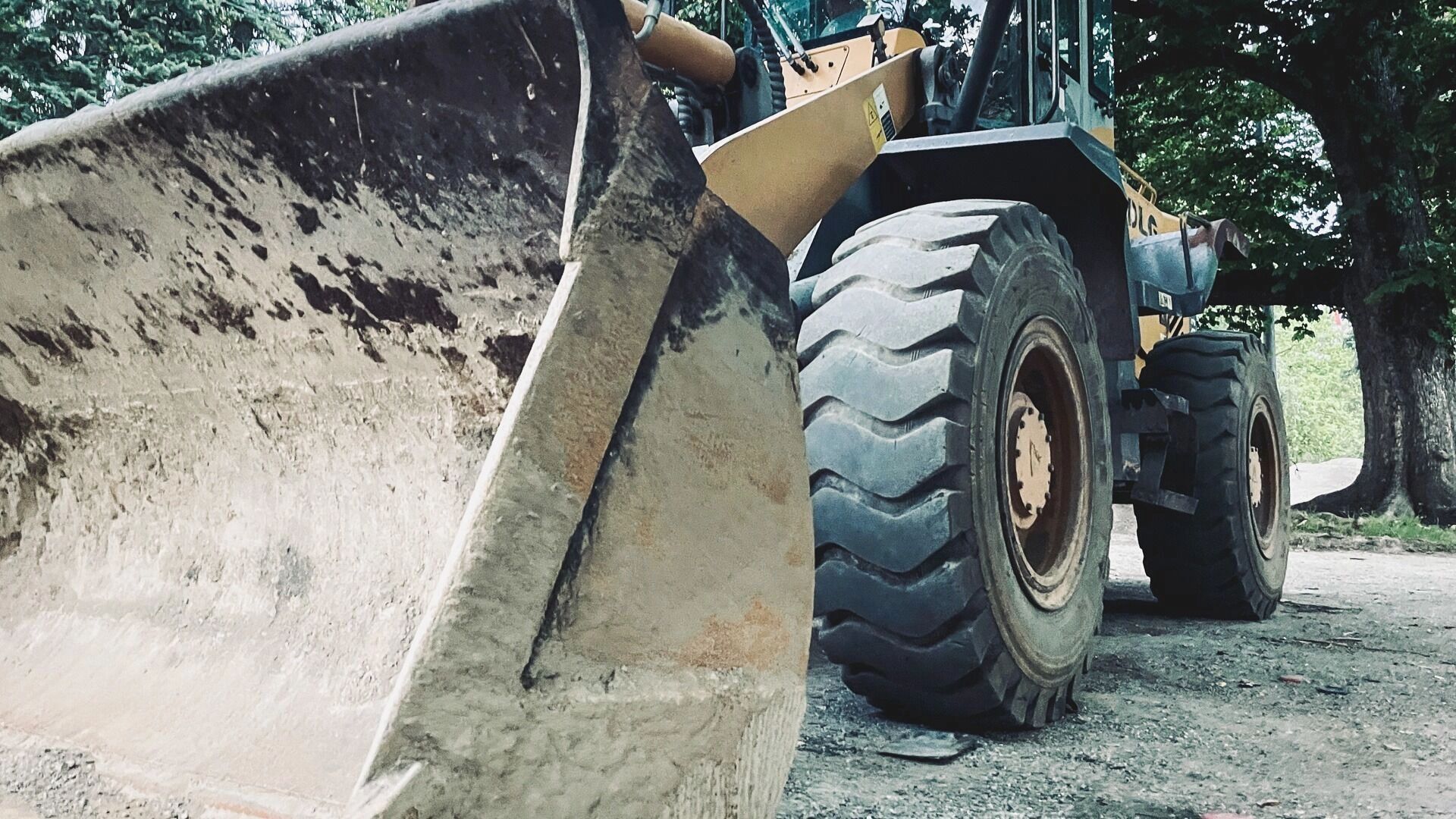 Трактор насмерть раздавил мужчину в поле под Волгоградом