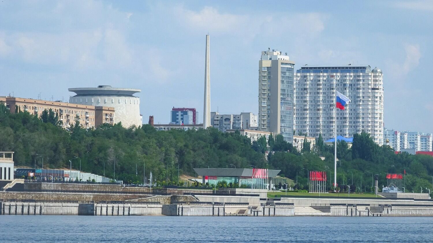 С Волги видно все основные достопримечательности Волгограда