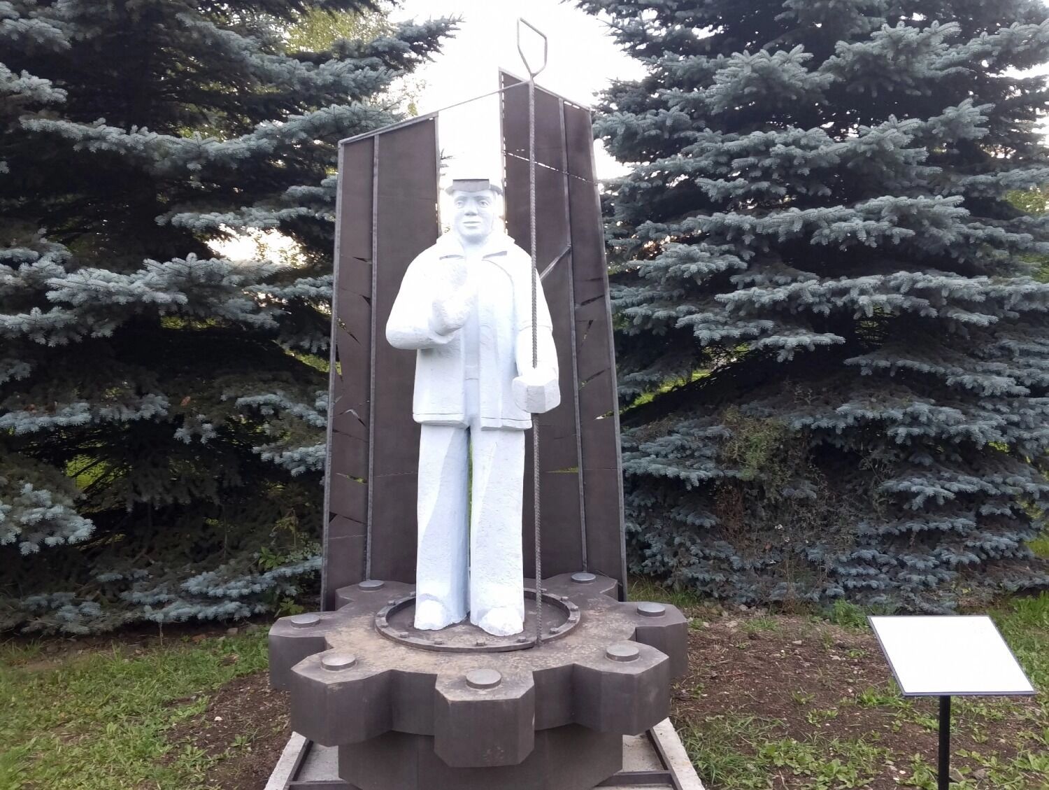 Скульптура "Чугунных дел мастер" (Виктор Белюков)