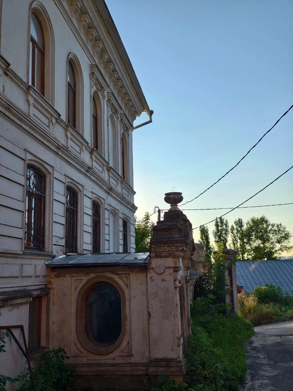 Заброшенная усадьба в центре Нижнего Новгорода