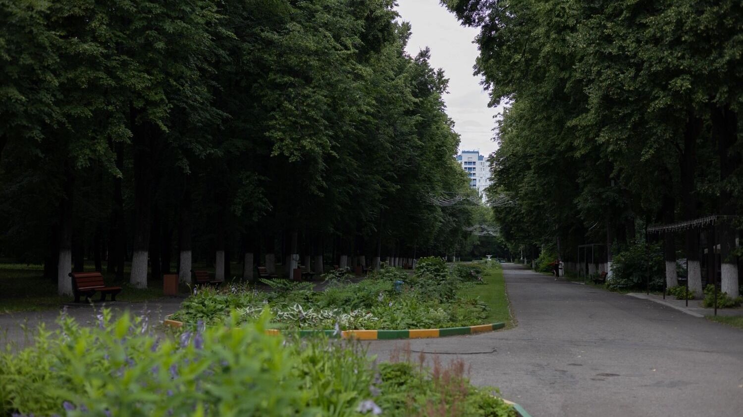 Водянова гуляла в Автозаводском парке