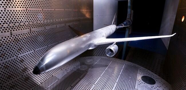Макеты российско-китайского самолета CR929 продувают в аэродинамической трубе ЦАГИ