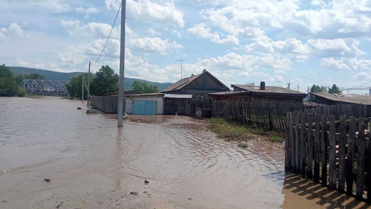 Residents of Urulga showed a flood in the village