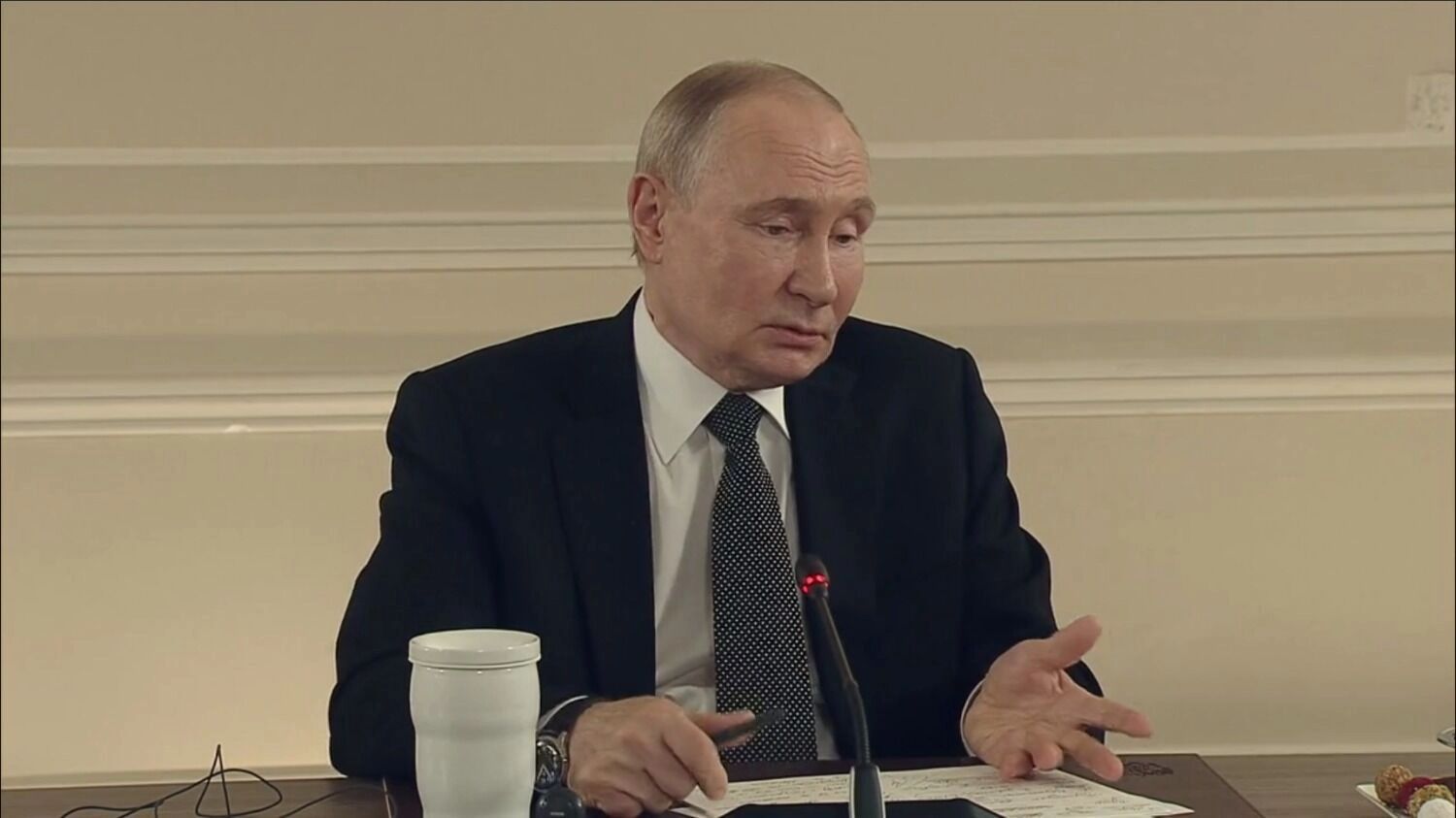 По словам Путина, переговорщики от обеих сторон готовы встречаться после 22 июня