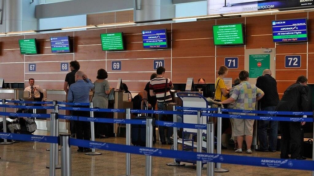 Вылет самолетов в аэропортах Москвы может задерживаться на неопределенный срок из-за беспилотников