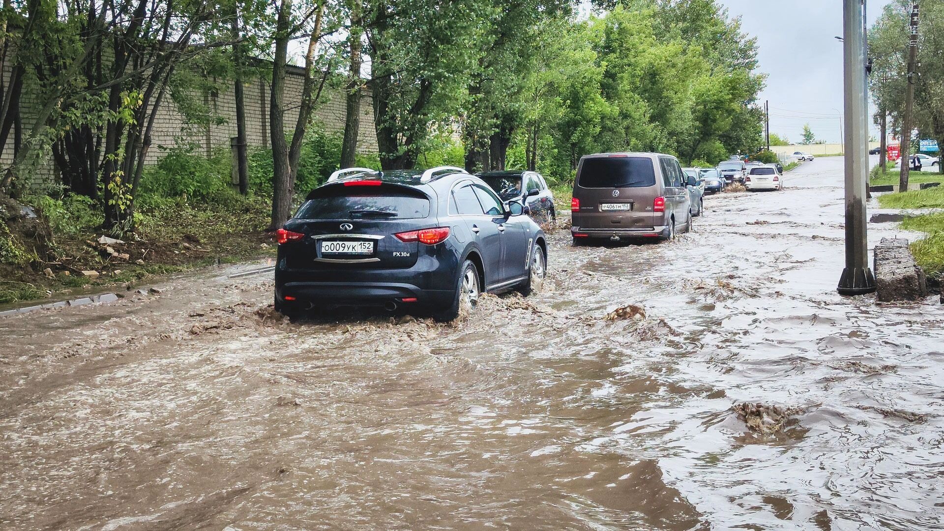 Москва ушла под воду вместе с автомобилями: как после этого чинить машины?