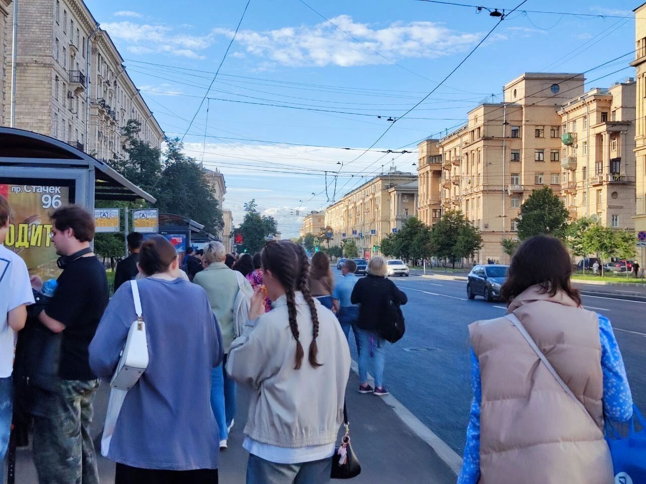 Народа и пробок в Питере больше