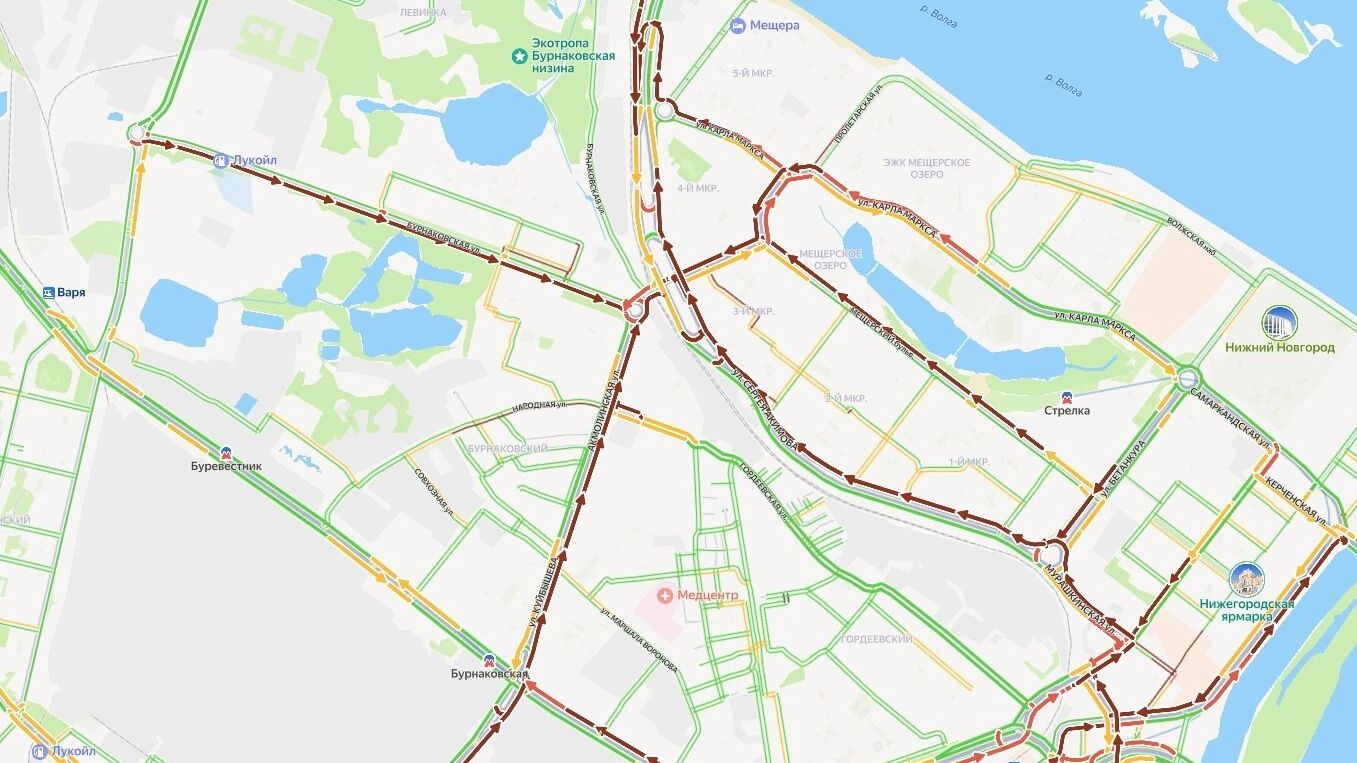 Пробки в восемь баллов сковали Нижний Новгород