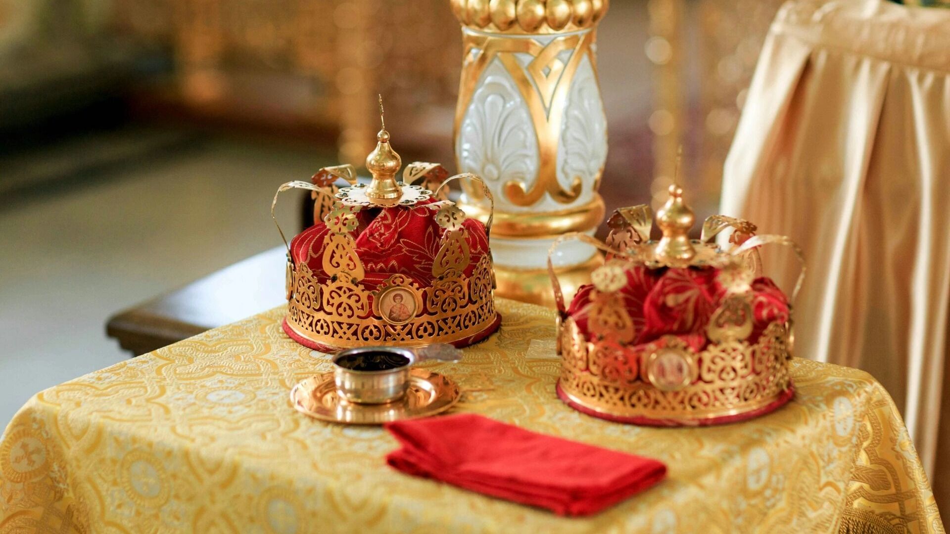 От принцессы-беглянки до собаки-маршала авиации. Самые громкие королевские скандалы