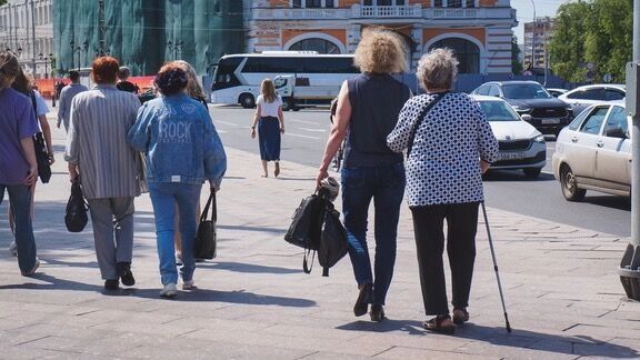 А есть огромное количество граждан, у которых никакой компенсации нет. Те же пенсионеры, бюджетники — вот у них, конечно, прямое ухудшение уровня жизни