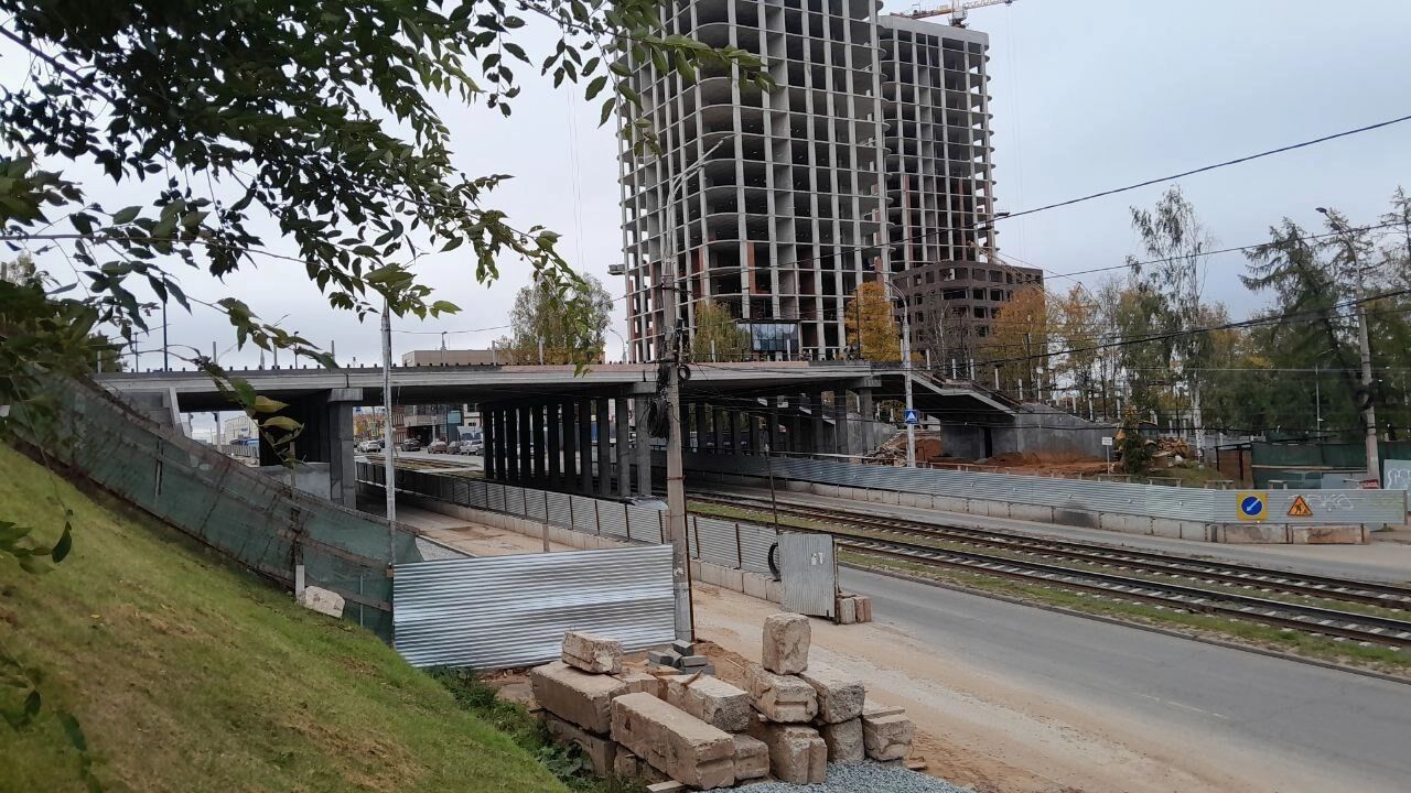 Вид на пешеходный мост с северной стороны