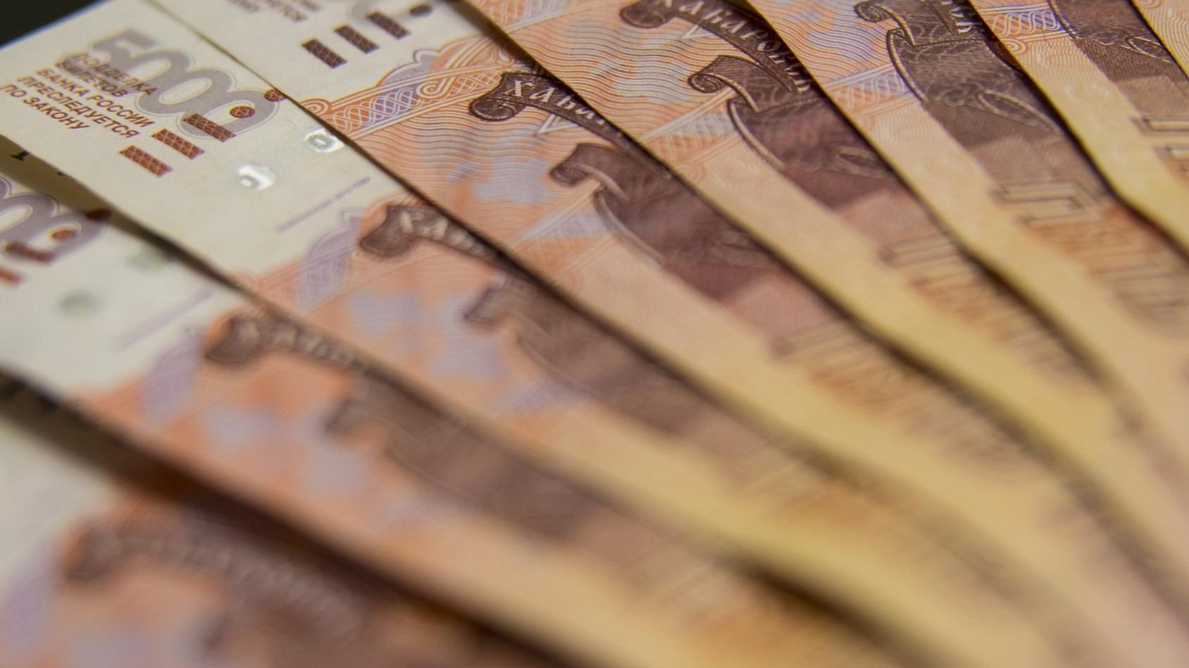 Стало известно, кому в Петербурге готовы платить более 300 тысяч рублей в месяц