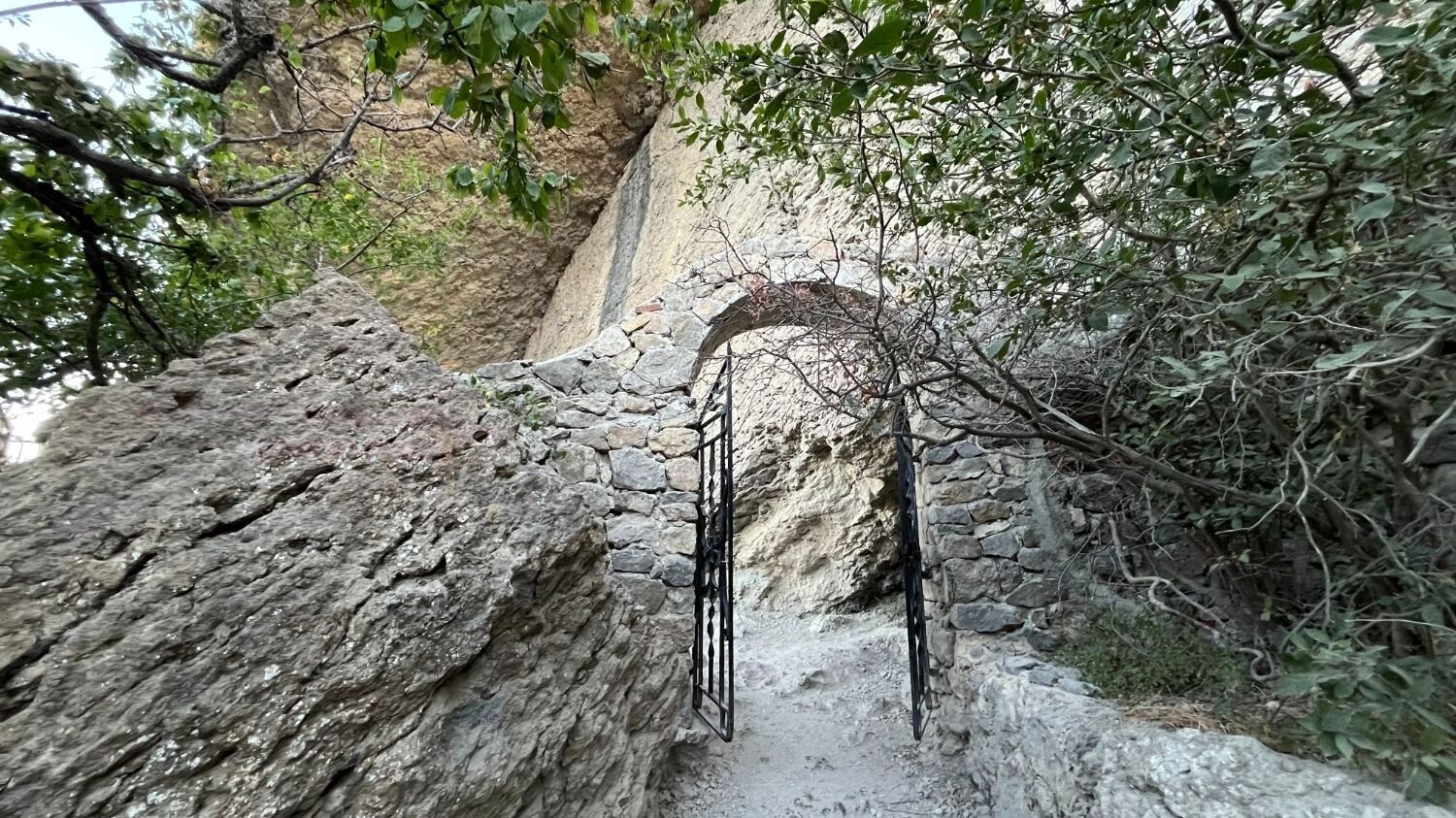 Выход с тропы Галицина со стороны набережной Нового света