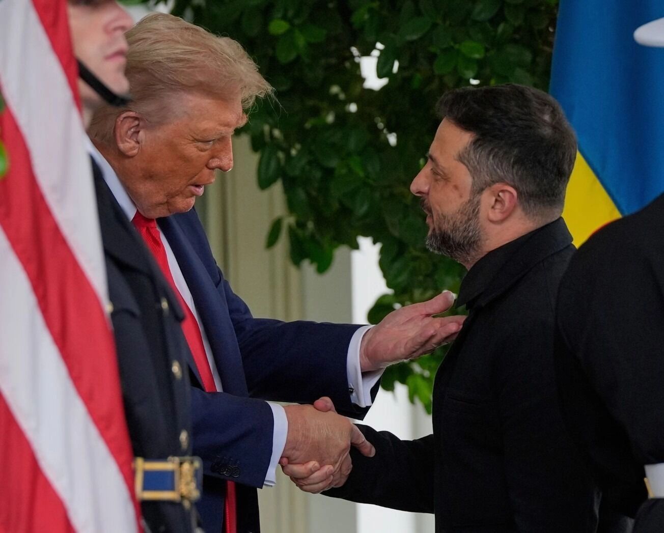 Дональд Трамп похвалил коллегу за «фантастический» военный костюм