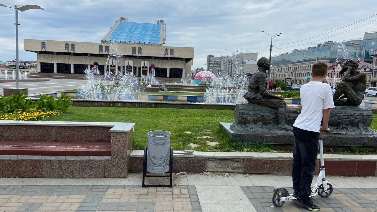 Вызывает вопросы и состояние каскада фонтанов.