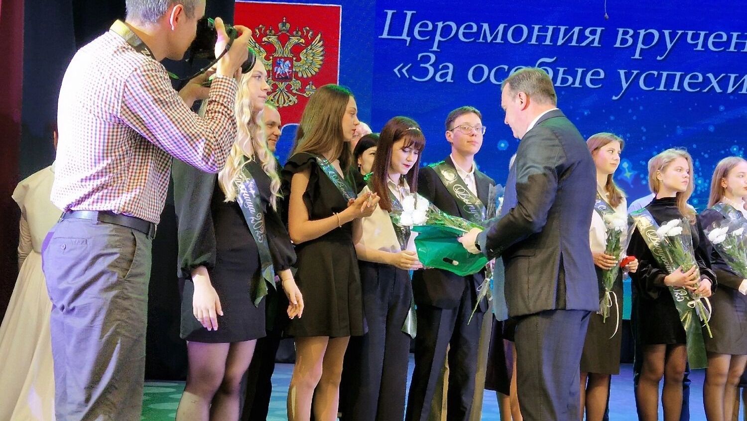 Церемония вручения медалей «За особые успехи в учении» в Нижнем Тагиле