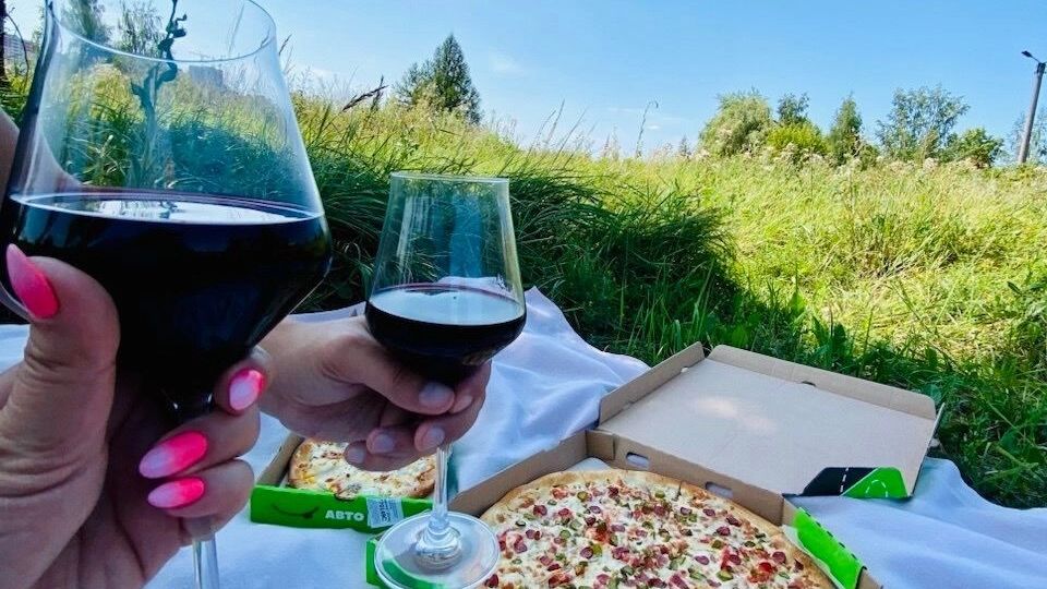 Летним вечером можно сходить на&nbsp;свидание в&nbsp;формате романтического пикника