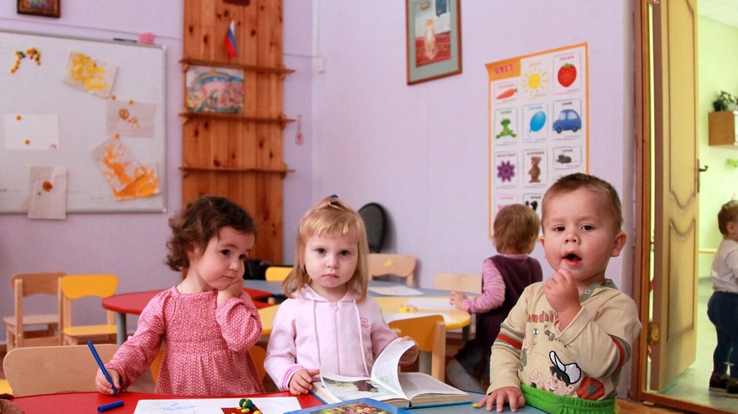 «Не школа, а полигон для исследований». Детям предложили сидеть в классе по 12 лет