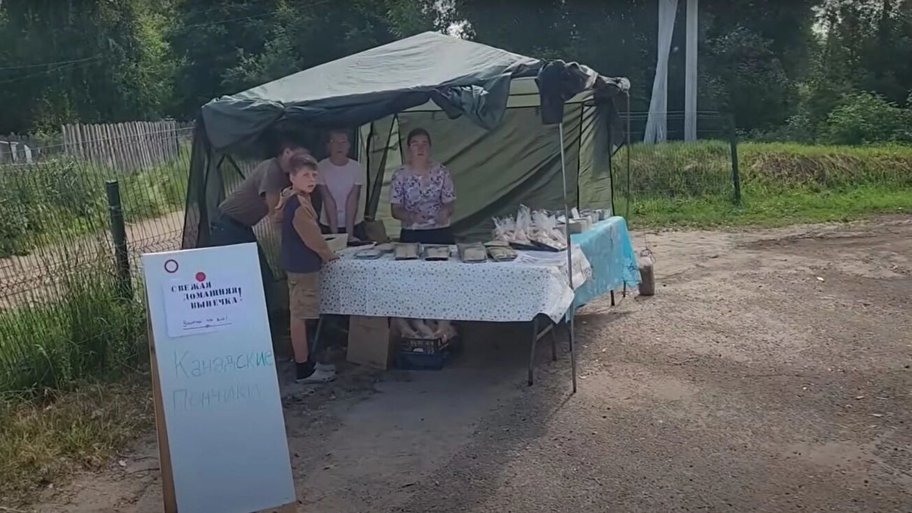 Как выглядела палатка канадцев на&nbsp;рынке в&nbsp;Дальнем Константинове