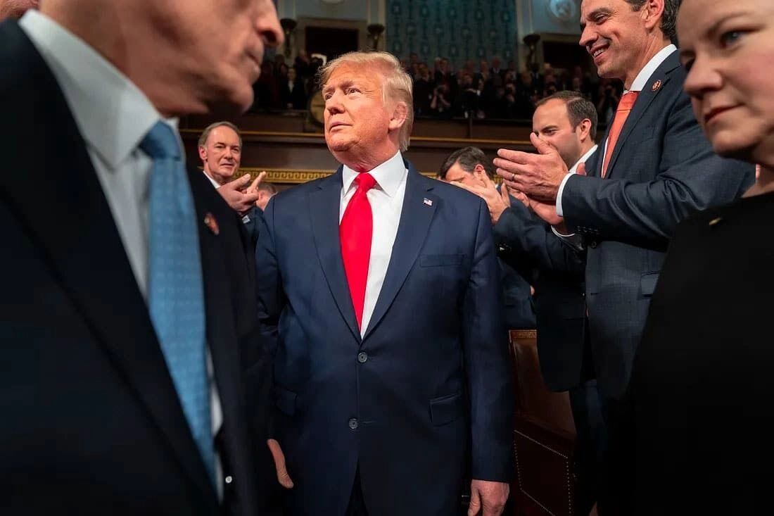 Толпа аплодирует Дональду Трампу