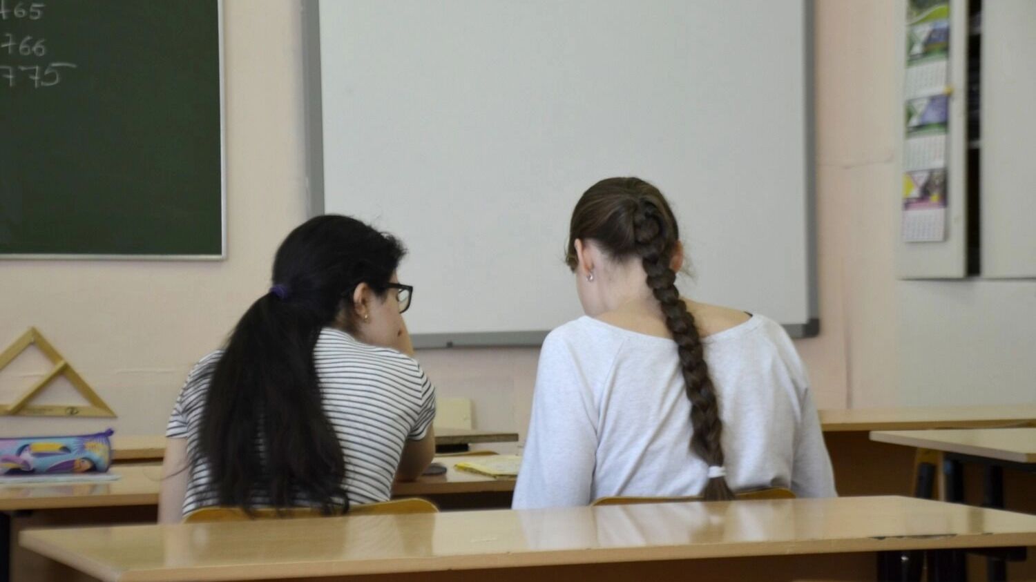 Из общего числа «семейников» в Татарстане 1 120 детей учатся в начальной школе, 999 — в средней, 310 — в старшей.