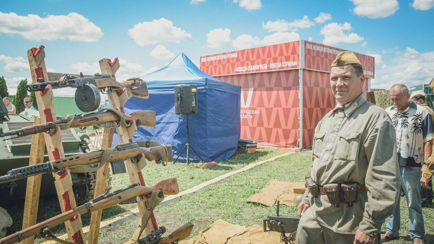 Выставка военной техники приглянулась мужской части посетителей