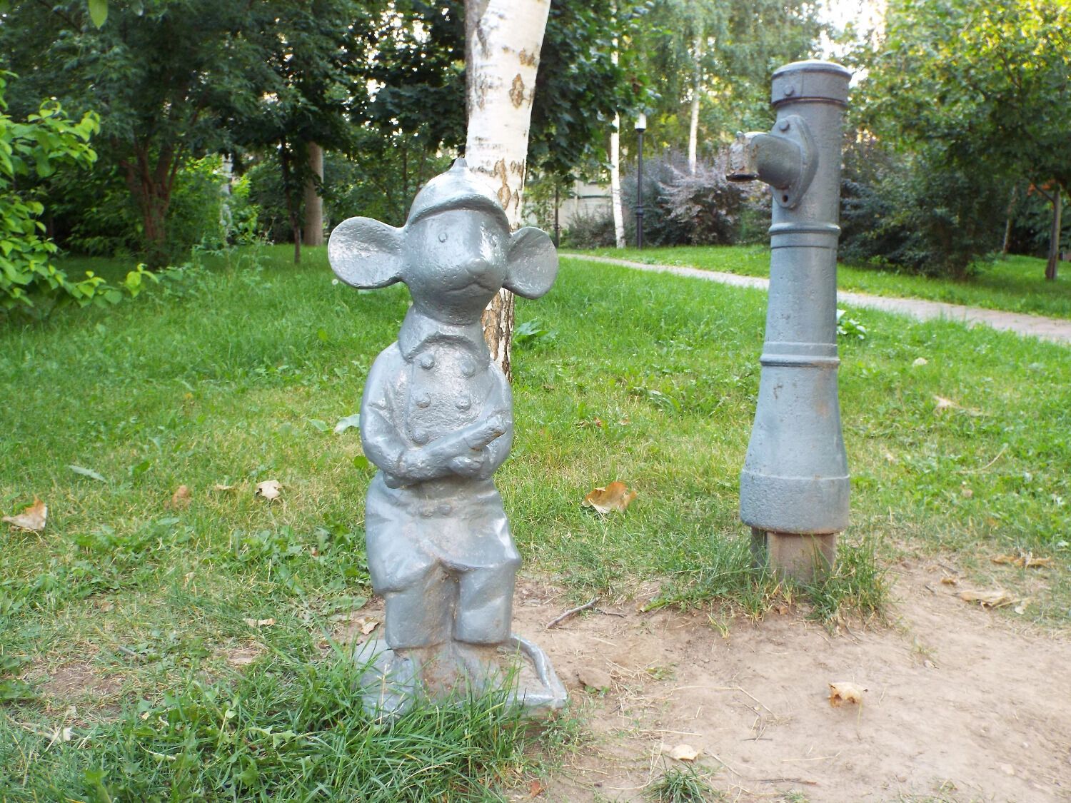 Пожарный на страже бульвара
