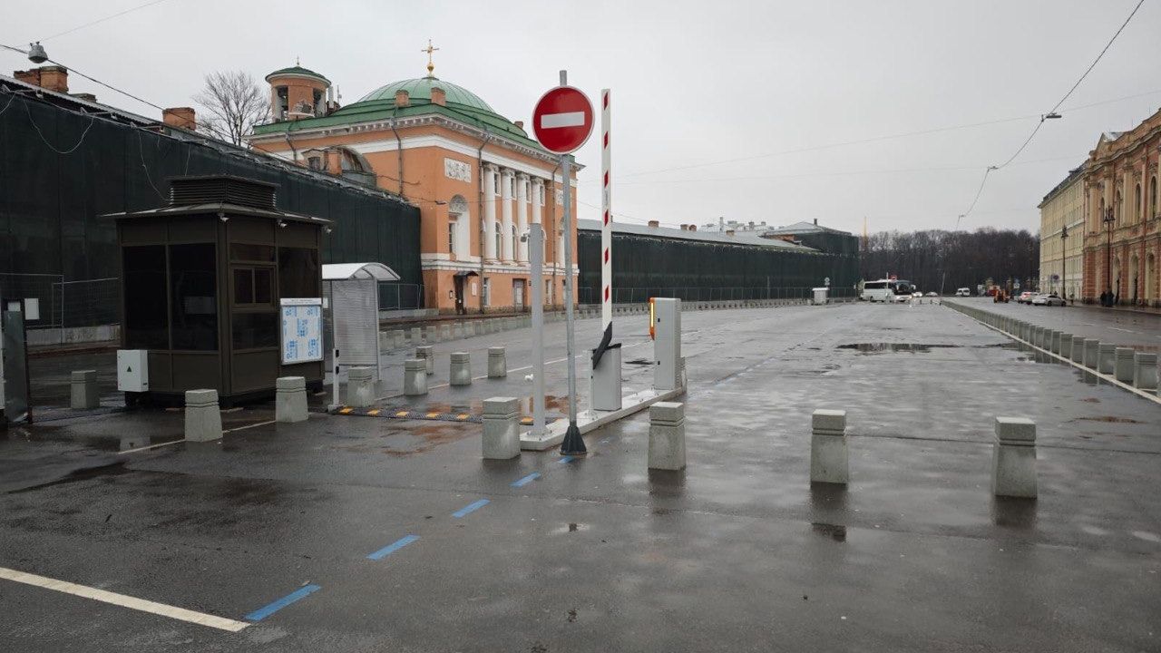 Стоянку на Конюшенной площади Петербурга закроют на два с половиной месяца