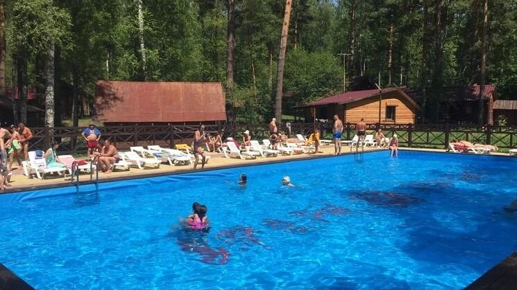 На&nbsp;фото: бассейн на&nbsp;алтайской турбазе