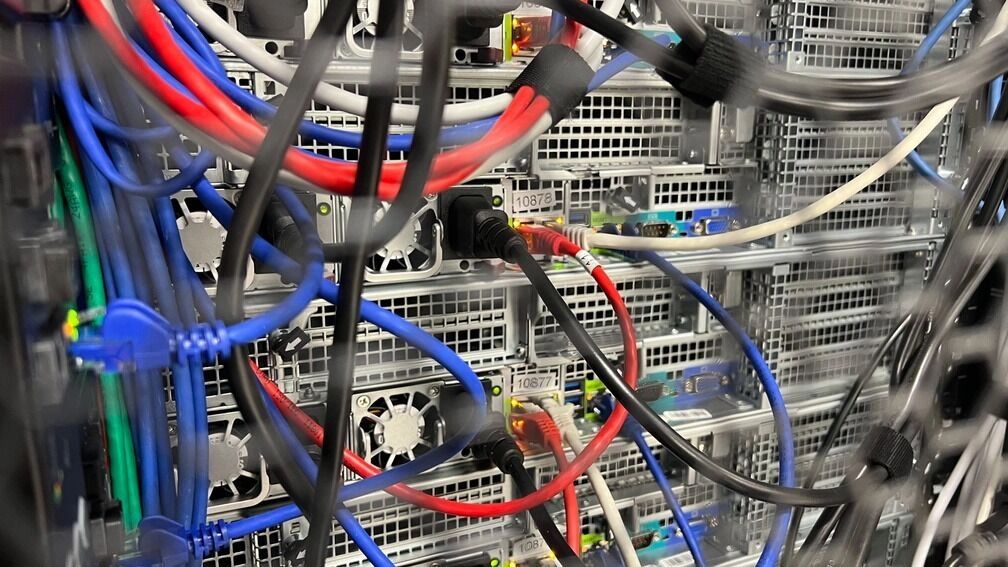 Россия без связи: регионы остаются без мобильного интернета по решению властей